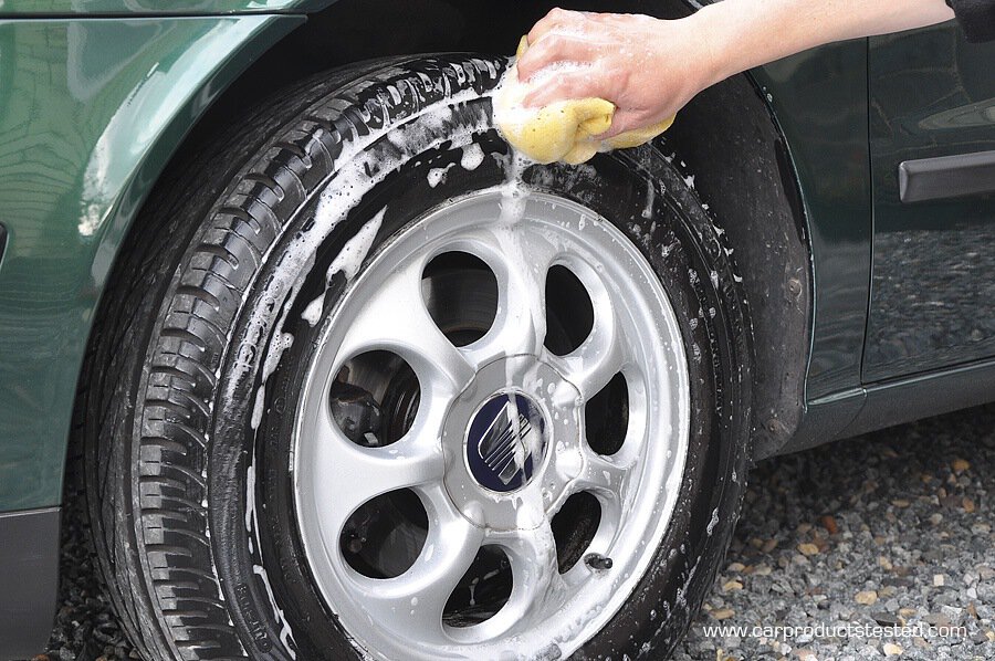 wash and clean car tires