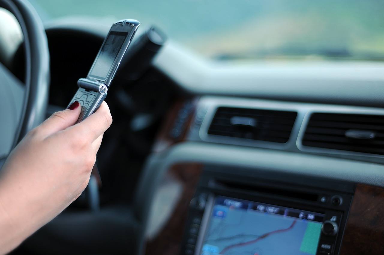 driving-844132_1280