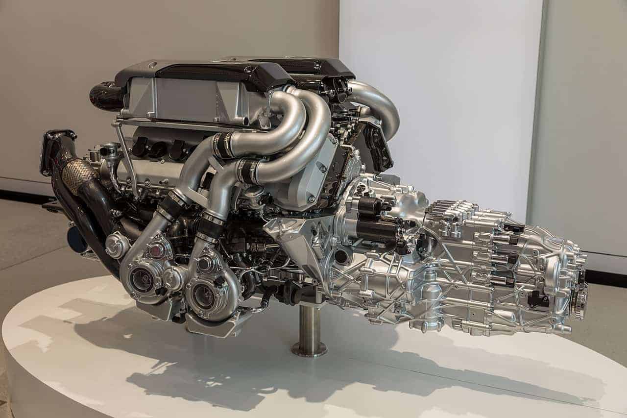 Bugatti Chiron engine